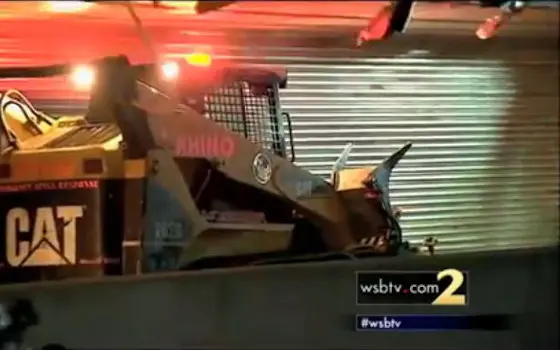 10,000 Pounds of Pallets Spills onto I-285