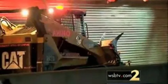 10,000 Pounds of Pallets Spills onto I-285